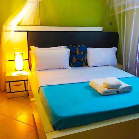 Airport Unique Hotel เอนเทบเบ้ ภายนอก รูปภาพ