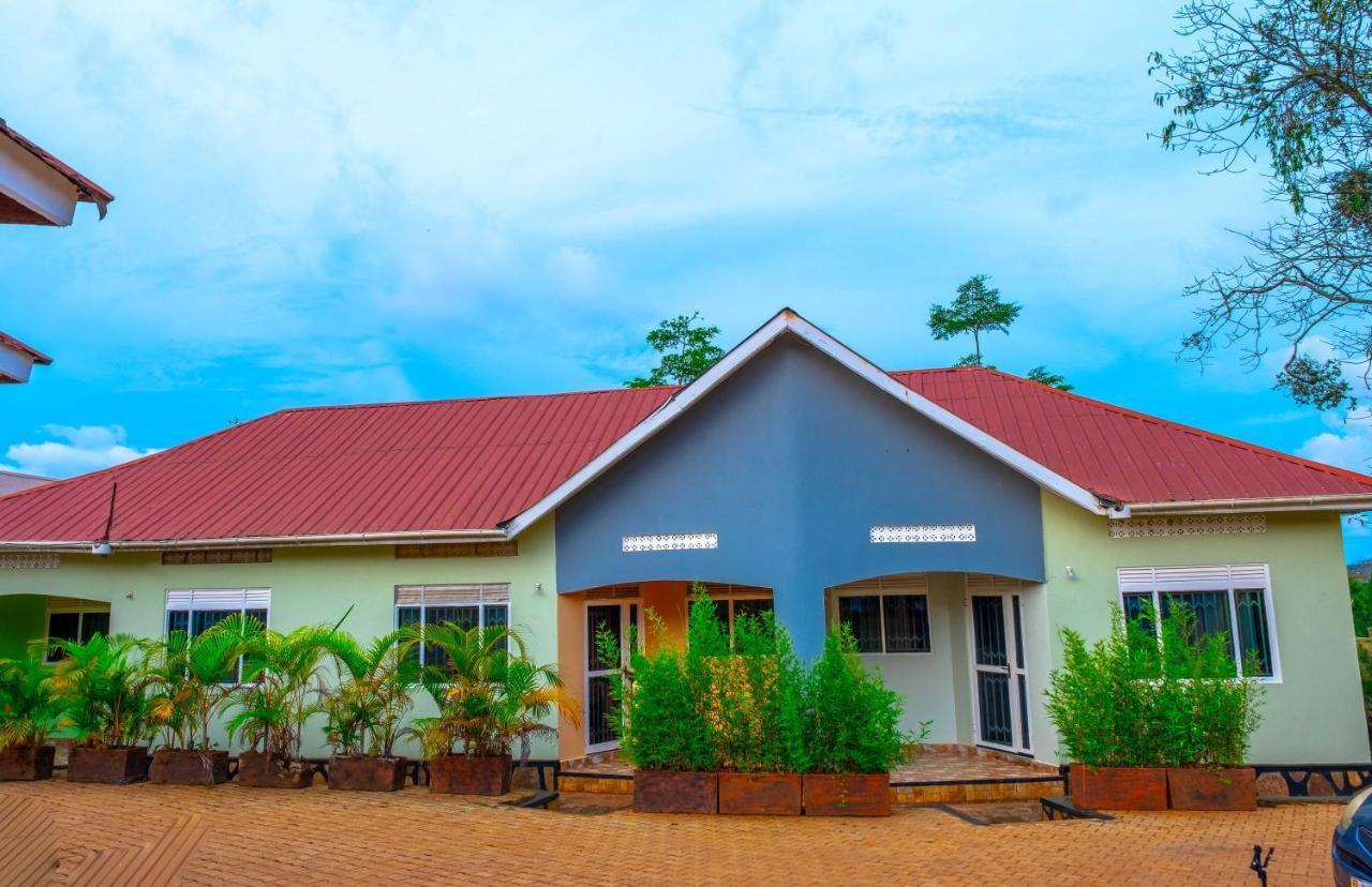 Airport Unique Hotel เอนเทบเบ้ ภายนอก รูปภาพ