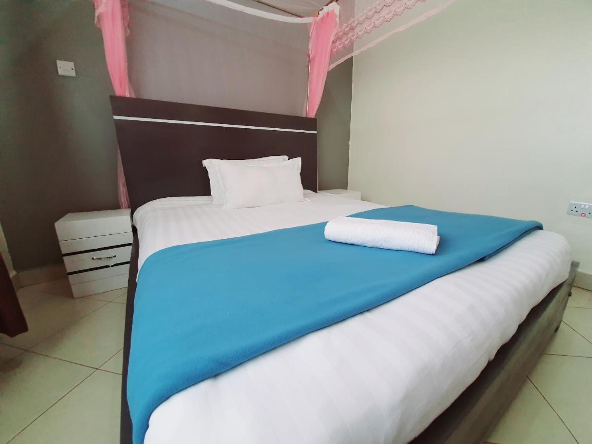 Airport Unique Hotel เอนเทบเบ้ ภายนอก รูปภาพ