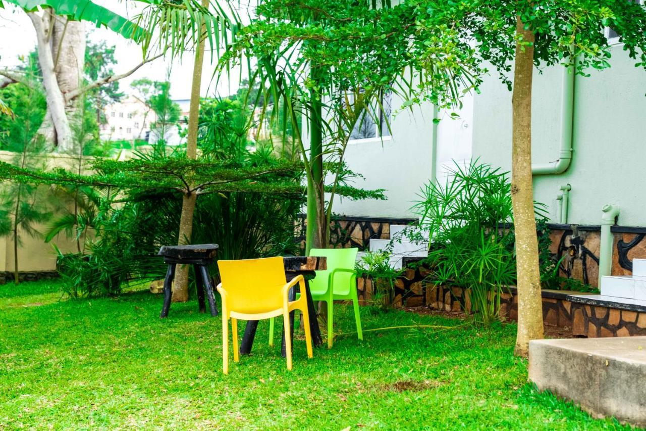 Airport Unique Hotel เอนเทบเบ้ ภายนอก รูปภาพ